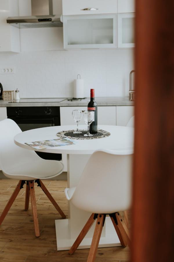 Nikola Apartment